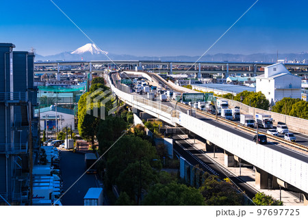 《埼玉県》美女木ジャンクションと富士山の風景・交通イメージ 97697725
