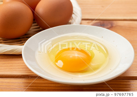 赤玉の平飼い卵 97697765