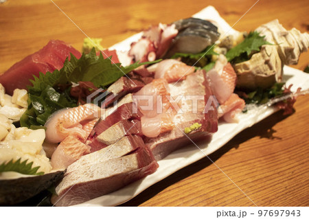 美味しいお刺身の盛り合わせ 97697943