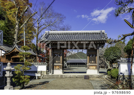 丹波篠山　黒岡春日神社　随神門　兵庫県丹波篠山市 97698690
