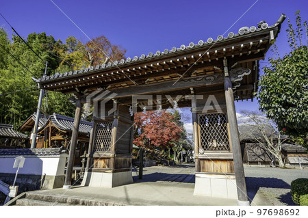 丹波篠山　黒岡春日神社　随神門　兵庫県丹波篠山市 97698692