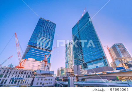 日本の東京都市景観　渋谷駅や桜丘口再開発のビル（外観が完成へ）。奥に六本木、麻布台…＝12月26日 97699063