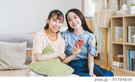 roommate roommate 97704839