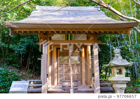 平安時代の女流歌人伊勢ゆかりの古刹の伊勢寺の金毘羅大権現 平安時代の女流歌人伊勢ゆかりの古刹の伊勢寺の金毘羅大権現 97706657