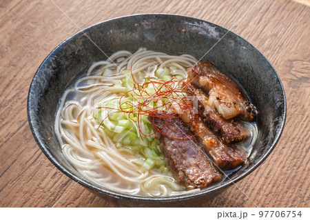台湾　牛肉麺　Taiwanese noodle dish beef noodles 97706754