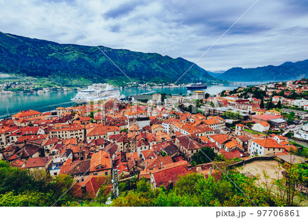 モンテネグロ　世界遺産　コトル 97706861