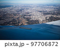 飛行機からの街並み 97706872