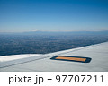 羽と富士山 97707211