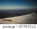 羽と富士山 97707212