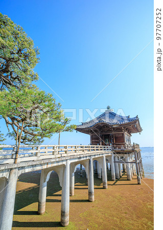 秋の満月寺浮御堂 滋賀県大津市 秋の満月寺浮御堂 滋賀県大津市 97707252