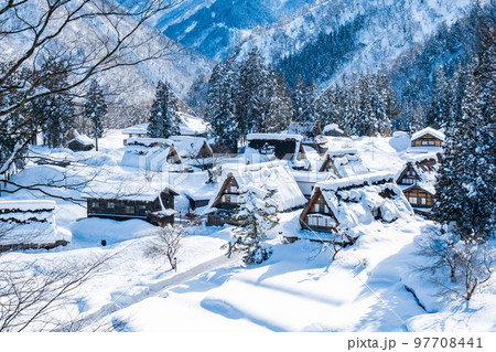 相倉合掌造り集落（冬） 97708441