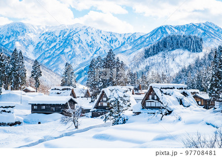 相倉合掌造り集落（冬） 97708481