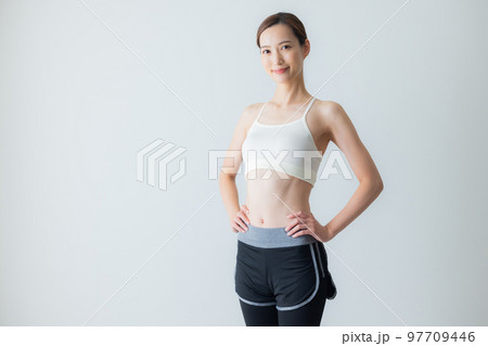 スポーツウェアの女性 スポーツウェアの女性 97709446