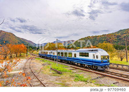 お座トロ展望列車　星号　トロッコ列車　紅葉 97709460