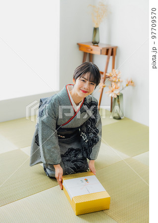 黒の絞りの訪問着 和室 黒の絞りの訪問着 和室 97709570