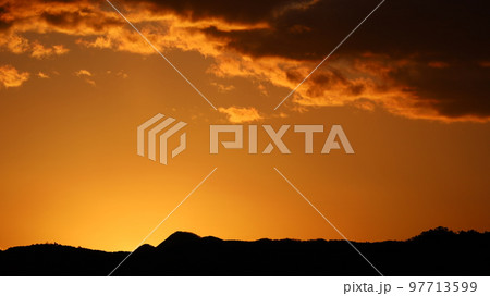 大和富士の夕焼けのシルエット 大和富士の夕焼けのシルエット 97713599