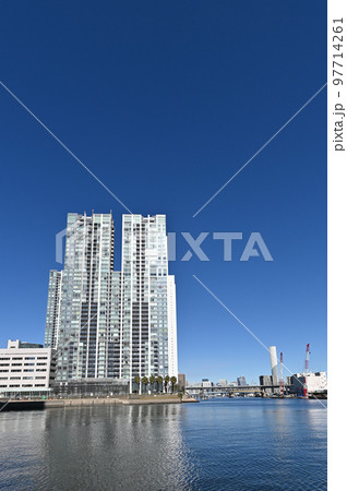 東京都 天王洲アイルから港南方面を見た風景 97714261