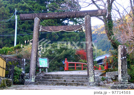 大門坂・熊野古道（和歌山県・智勝浦町） 97714503