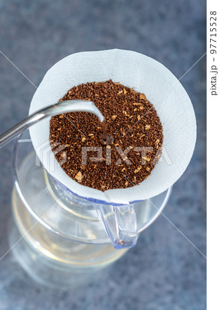 珈琲　コーヒー　ハンドドリップ　HARIO V60　抽出　俯瞰 97715528