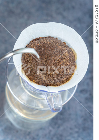 珈琲　コーヒー　ハンドドリップ　HARIO V60　抽出　俯瞰 97715530