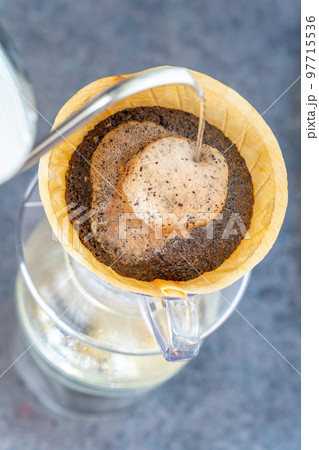 珈琲 コーヒー ハンドドリップ HARIO V60 抽出 俯瞰 珈琲 コーヒー ハンドドリップ HARIO V60 抽出 俯瞰 97715536