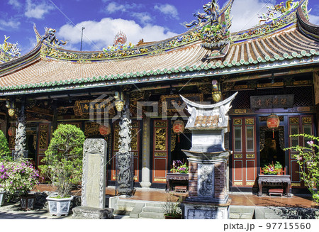 台湾　台北　三大廟門　大龍峒保安宮（だいりゅうどうほうあんぐう）　後殿 97715560