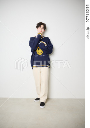 若いメンズポートレート 97716256