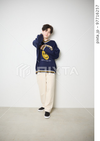 若いメンズポートレート 97716257