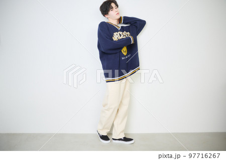 若いメンズポートレート 97716267