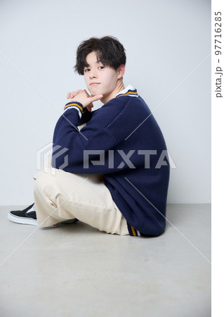 若いメンズポートレート 97716285