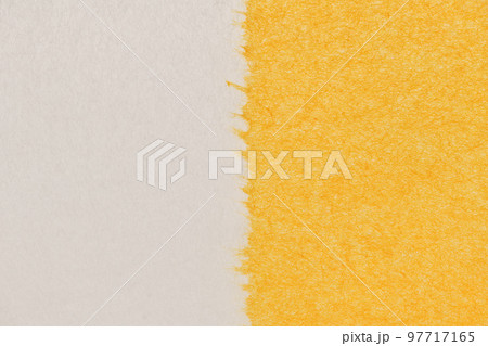和紙によるツートンカラー背景素材（白と黄） 97717165