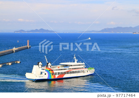 【香川県】高松シンボルタワー展望台から見た高松港と瀬戸内海の島々（サンポート高松） 97717464