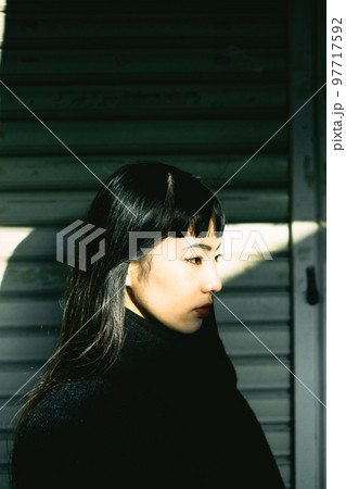 木漏れ日ポートレート 97717592