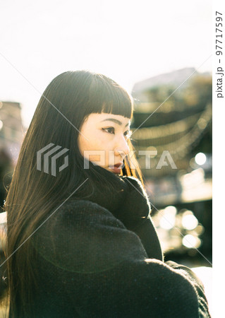 木漏れ日ポートレート 97717597