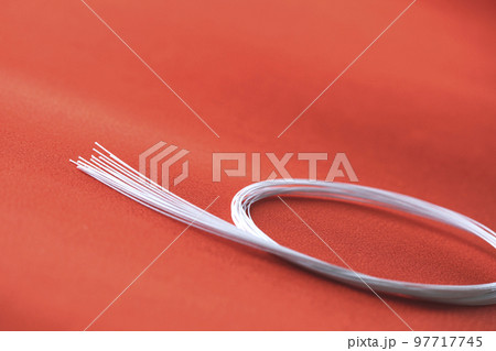 赤の縮緬模様の和布に白色の水引 日本のおめでたいイメージ 97717745