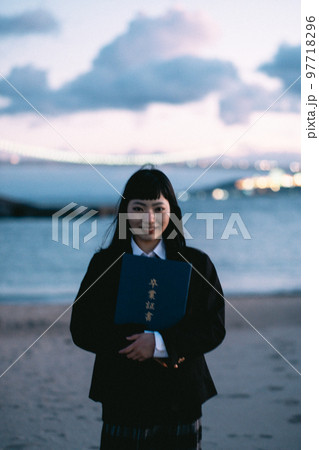 卒業証書ポートレート 97718296