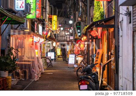 《東京都》赤羽駅前・ノスタルジックな飲み屋街 97718509