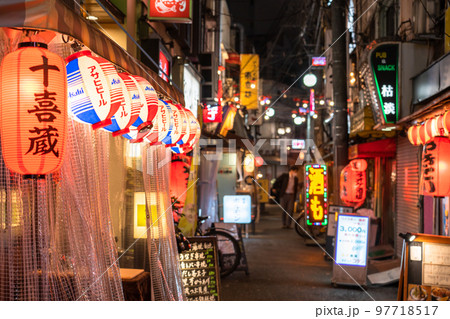 《東京都》赤羽駅前・ノスタルジックな飲み屋街 《東京都》赤羽駅前・ノスタルジックな飲み屋街 97718517