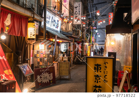 《東京都》赤羽駅前・ノスタルジックな飲み屋街 《東京都》赤羽駅前・ノスタルジックな飲み屋街 97718522