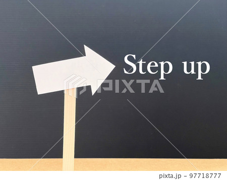 矢印の道しるべとStep up文字_黒背景 97718777