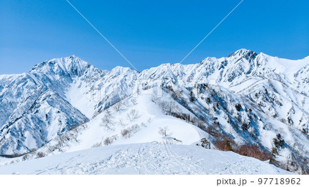 冬の遠見尾根トレッキング:小遠見山山頂から鹿島槍ヶ岳・五竜岳を望む 冬の遠見尾根トレッキング:小遠見山山頂から鹿島槍ヶ岳・五竜岳を望む 97718962