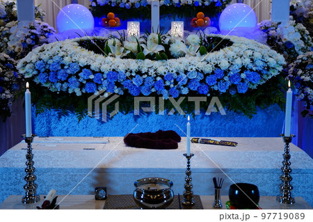 お洒落な花祭壇 お洒落な花祭壇 97719089