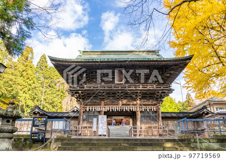 仙台東照宮　随身門　扁額　銀杏　石段 97719569