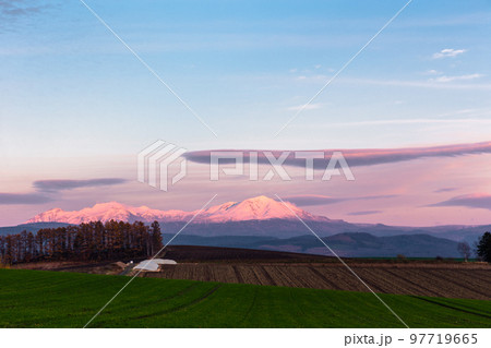 大雪山国立公園、夕映えの旭岳・日本 大雪山国立公園、夕映えの旭岳・日本 97719665