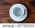 上から見た空っぽのコーヒーカップ 97720434