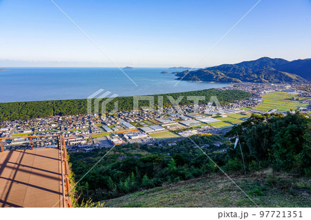 鏡山展望所から晴れ渡った虹の松原（佐賀県唐津市） 97721351