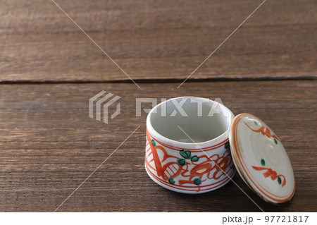 可愛い小さな陶器の小鉢 97721817