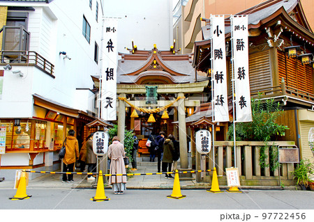 【東京】初春の日本橋　たくさんの参拝者が訪れる小網神社 97722456