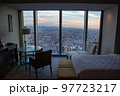超高層ホテル 客室からの景色 97723217