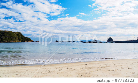 伊豆半島の静岡県下田市外海海水浴場（冬） 97723222